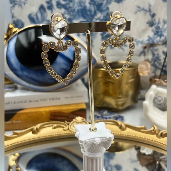 🆕 OSCAR DE LA RENTA 🧿 Crystal Heart Earrings 🪬 - Picture 8 of 16
